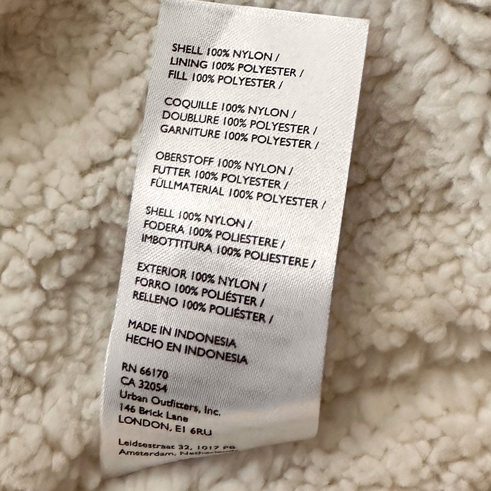 BDG Urban Outfitters NWOT Nylon Sherpa Vest (L) - Picture 14 of 14